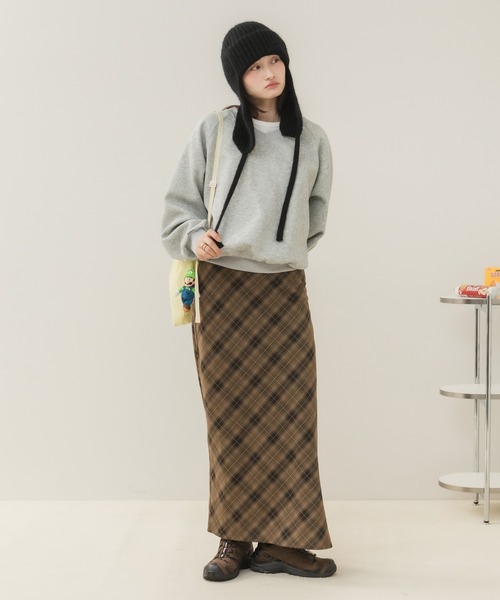 HEILIS(ヘイリス)の「Vネックスウェットトップス/スウェット スウェットトップス Vネックスウェット Vネック 長袖トップス トレーナー プルオーバー オーバーサイズ ワンポイント バックデザイン 韓国ファッション カジュアル ストリート ノームコア レイヤード デイリー 秋服 冬服 ライトイエロー グレー チャコールグレー(スウェット・レディース・ライトイエロー/グレー/チャコールグレー・FREE)」の12枚目の写真