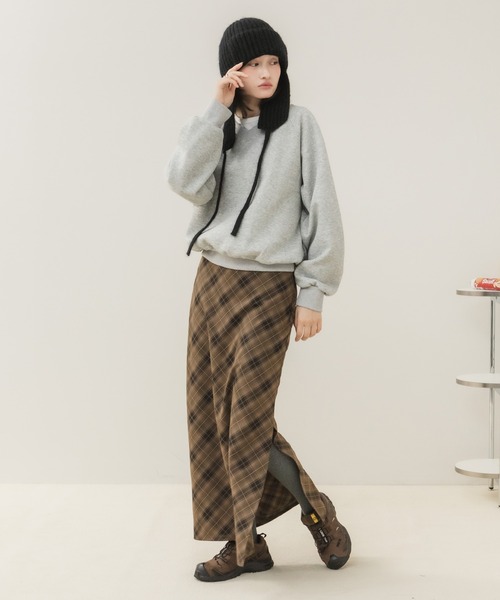 HEILIS(ヘイリス)の「Vネックスウェットトップス/スウェット スウェットトップス Vネックスウェット Vネック 長袖トップス トレーナー プルオーバー オーバーサイズ ワンポイント バックデザイン 韓国ファッション カジュアル ストリート ノームコア レイヤード デイリー 秋服 冬服 ライトイエロー グレー チャコールグレー(スウェット・レディース・ライトイエロー/グレー/チャコールグレー・FREE)」の13枚目の写真