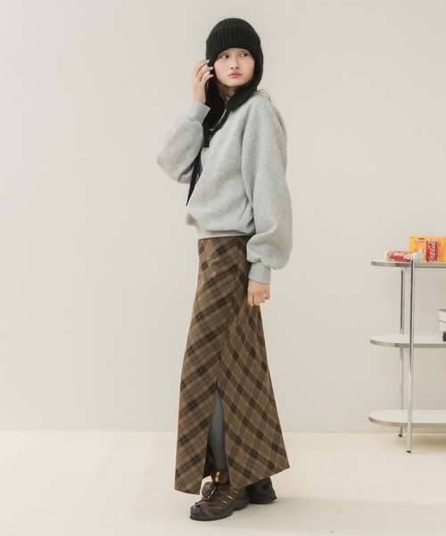 HEILIS(ヘイリス)の「Vネックスウェットトップス/スウェット スウェットトップス Vネックスウェット Vネック 長袖トップス トレーナー プルオーバー オーバーサイズ ワンポイント バックデザイン 韓国ファッション カジュアル ストリート ノームコア レイヤード デイリー 秋服 冬服 ライトイエロー グレー チャコールグレー(スウェット・レディース・ライトイエロー/グレー/チャコールグレー・FREE)」の14枚目の写真