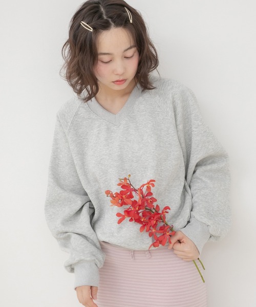 HEILIS(ヘイリス)の「Vネックスウェットトップス/スウェット スウェットトップス Vネックスウェット Vネック 長袖トップス トレーナー プルオーバー オーバーサイズ ワンポイント バックデザイン 韓国ファッション カジュアル ストリート ノームコア レイヤード デイリー 秋服 冬服 ライトイエロー グレー チャコールグレー(スウェット・レディース・ライトイエロー/グレー/チャコールグレー・FREE)」の17枚目の写真