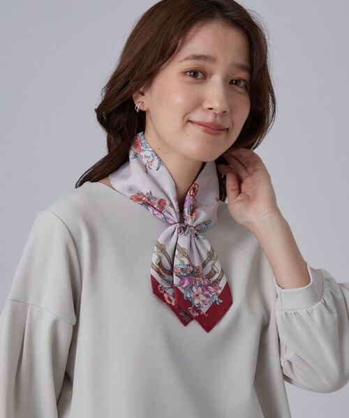 SHOO・LA・RUE(シューラルー)の「【UVカット】ワンタッチスカーフ【マグネット式】(バンダナ/スカーフ・レディース・グレー系/イエロー系/ブラウン系1/レッド系2/ネイビー系・00)」の11枚目の写真