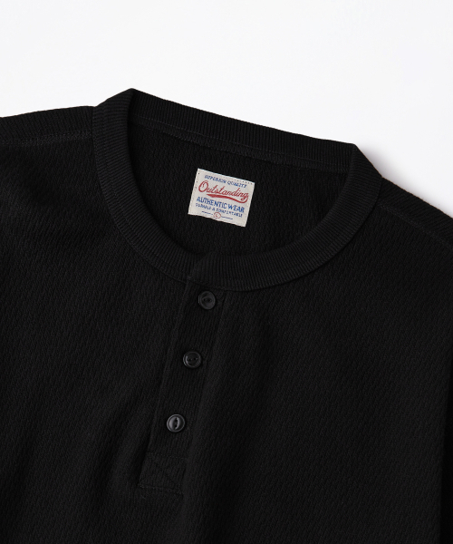 OUTSTANDING(アウトスタンディング)の「THERMAL VINTAGE HENLEY NECK LONG SLEEVE TEE_BLACK(Tシャツ/カットソー・メンズ・その他・LARGE/MEDIUM/X-LARGE)」の3枚目の写真