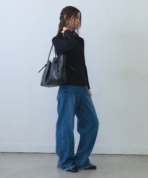 Clum(クルム)の「metal charm keyhole rib high neck knit / メタルチャームキーホールリブハイネックニット(ニット/セーター・レディース・グレー/ブラウン/ブラック・FREE)」の9枚目の写真