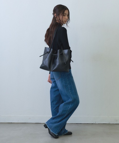 Clum(クルム)の「metal charm keyhole rib high neck knit / メタルチャームキーホールリブハイネックニット(ニット/セーター・レディース・グレー/ブラウン/ブラック・FREE)」の10枚目の写真