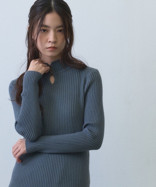 Clum(クルム)の「metal charm keyhole rib high neck knit / メタルチャームキーホールリブハイネックニット(ニット/セーター・レディース・グレー/ブラウン/ブラック・FREE)」の12枚目の写真