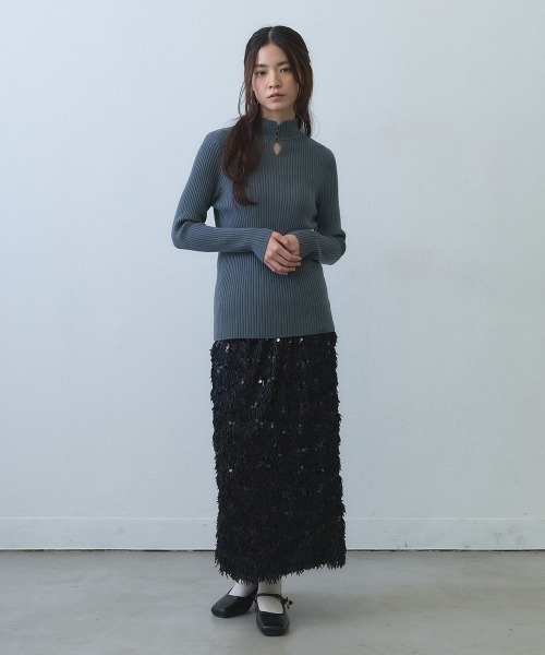 Clum(クルム)の「metal charm keyhole rib high neck knit / メタルチャームキーホールリブハイネックニット(ニット/セーター・レディース・グレー/ブラウン/ブラック・FREE)」の16枚目の写真