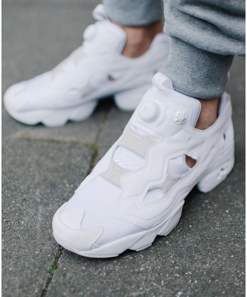 Reebok（リーボック）の「インスタポンプ フューリー OG [INSTAPUMP FURY OG]（スニーカー・メンズ・ブラック×ホワイト/グレー×ホワイト/ネイビー/ホワイト/グレー系その他/グリーン・26.0cm/27.0cm/28.5cm/24.0cm/29.0cm/25.5cm/27.5cm/24.5cm/22.0cm/26.5cm/30.0cm/29.5cm/25.0cm/28.0cm/23.5cm/23.0cm/31cm）」の2枚目の写真