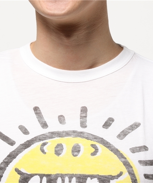 JUNK FOOD(ジャンクフード)の「SMILE Mr Happy Tシャツ(Tシャツ/カットソー・メンズ・ホワイト・SMALL/X-SMALL)」の4枚目の写真