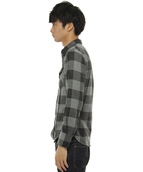 AMERICAN RAG CIE（アメリカンラグシー）の「シャツ　WRA-S9095（シャツ/ブラウス・メンズ・グレー/レッド/グリーン・SMALL/MEDIUM）」の4枚目の写真