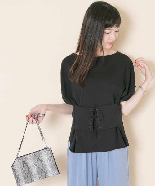 URBAN RESEARCH（アーバンリサーチ）の「2WAYレースアップTOPS（Tシャツ/カットソー・レディース・ブラウン/グリーン/ブラック・FREE）」の22枚目の写真