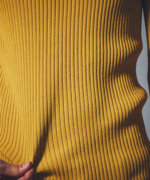 5351 POUR LES HOMMES（ゴーサンゴーイチプールオム）の「ホールガーメントVネックニット（ニット/セーター・メンズ・ブラック/ホワイト/ライトグレー/レッド系その他/イエロー系その他/ブルー・44/46/48）」の16枚目の写真