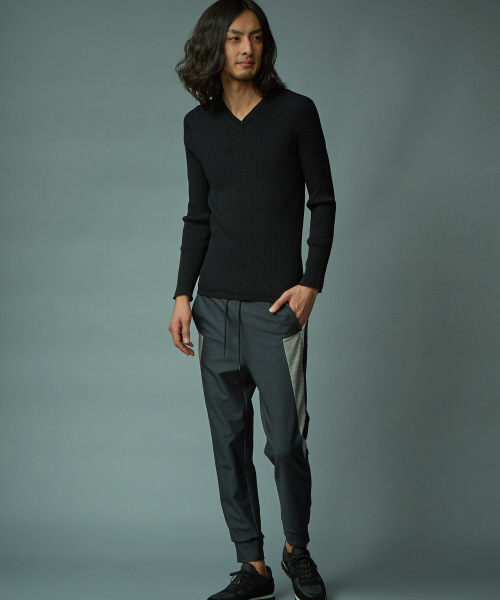 5351 POUR LES HOMMES（ゴーサンゴーイチプールオム）の「ホールガーメントVネックニット（ニット/セーター・メンズ・ブラック/ホワイト/ライトグレー/レッド系その他/イエロー系その他/ブルー・44/46/48）」の7枚目の写真