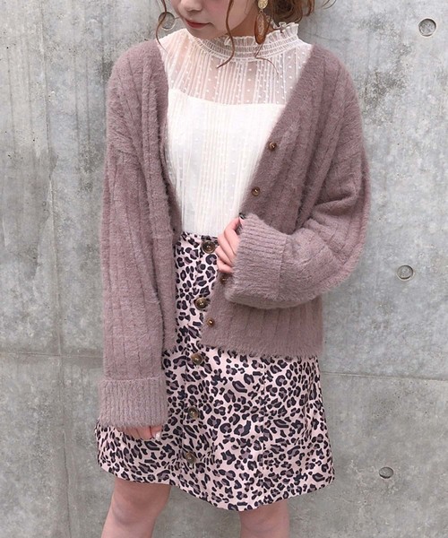 one after another NICE CLAUP(ワンアフターアナザーナイスクラップ)の「フェザーVネックリブカーディガン(カーディガン/ボレロ・レディース・オフホワイト/ライトグレー/モカ/サックスブルー/ライトピンク/ピンク系その他・FREE)」の3枚目の写真