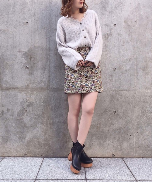 one after another NICE CLAUP(ワンアフターアナザーナイスクラップ)の「フェザーVネックリブカーディガン(カーディガン/ボレロ・レディース・オフホワイト/ライトグレー/モカ/サックスブルー/ライトピンク/ピンク系その他・FREE)」の17枚目の写真