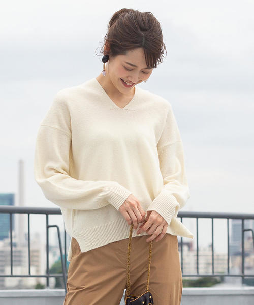 coen（コーエン）の「【ムック本掲載・手洗いできる】ラムウールVネックニット（ニット/セーター・レディース・オフホワイト/ピンク/ライトグレー・FREE）」の13枚目の写真