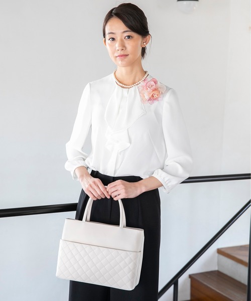 form forma（フォルムフォルマ）の「フリルブラウス（シャツ/ブラウス・レディース・ブラック/オフホワイト・9号/11号/13号）」の11枚目の写真