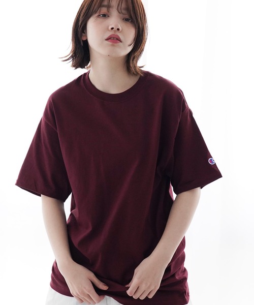 Champion（チャンピオン）の「Champion チャンピオン 無地 ベーシック オーバーサイズ 半袖 クルーネック Tシャツ ワッペン（Tシャツ/カットソー・メンズ・チャコールグレー/マルーン/ネイビー/ダークグリーン/ブラック/アッシュグレー/ホワイト/グレー/レッド/ゴールド/オレンジ/パープル/ロイヤルブルー・X-LARGE/MEDIUM/XX-LARGE/LARGE/SMALL/XXX-LARGE）」の11枚目の写真