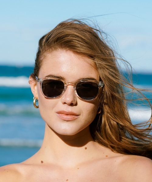 A.Kjaerbede（エキアビド）の「BATE（サングラス・メンズ・ブラック/グレー系その他/ブラウン系その他/その他1/その他2/その他3/ブラック系その他/ダークオリーブ/その他/その他7/その他6/その他5・ONE SIZE/FREE）」の6枚目の写真