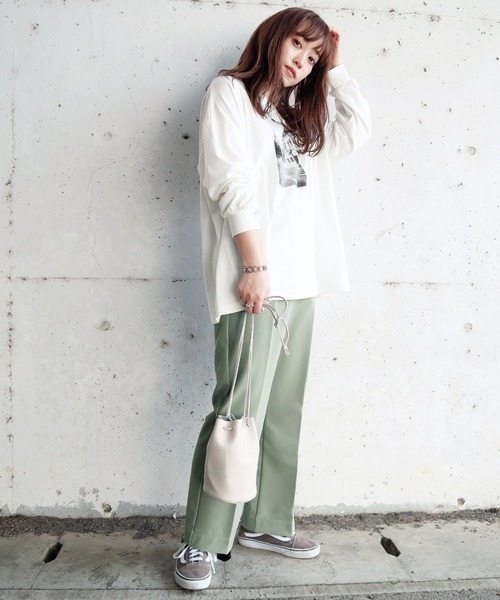 GeeRA（ジーラ）の「《インスタグラマーてらさん着用》フォトプリントロングＴシャツ（Tシャツ/カットソー・レディース・オフホワイト/チャコール・X-LARGE/LARGE/MEDIUM）」の6枚目の写真
