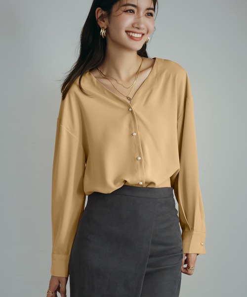 SAISON DE PAPILLON（セゾンドパピヨン）の「【大人気】バックVネックシフォンブラウス 卒業式,入学式（シャツ/ブラウス・レディース・ホワイト/ネイビー/ブルー/グリーン/ブラウン/イエロー/アイボリー/パープル/ピンク/ベージュ/ブラック/モカ/ライトベージュ/ラベンダー/ライトブラウン・S/M/L/XL）」の5枚目の写真