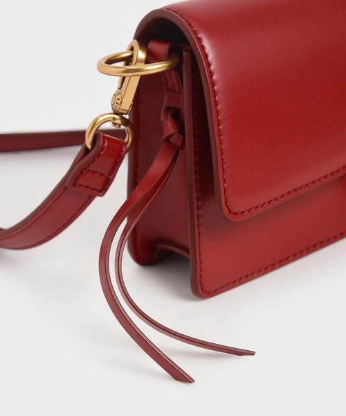 CHARLES & KEITH（チャールズ & キース）の「メタリックバックル ショルダーバッグ / Metallic Buckle