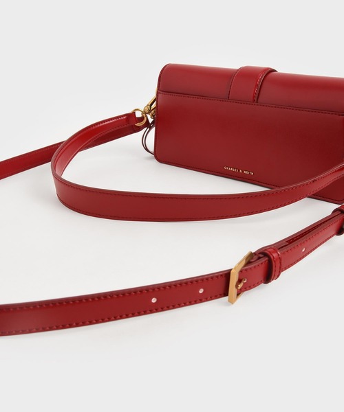 CHARLES & KEITH（チャールズ & キース）の「メタリックバックル