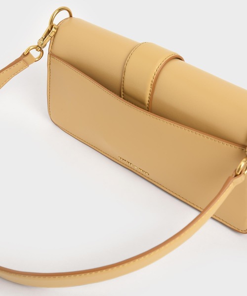 CHARLES & KEITH（チャールズ & キース）の「メタリックバックル ショルダーバッグ / Metallic Buckle
