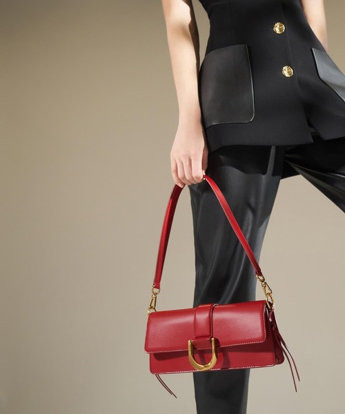 CHARLES & KEITH（チャールズ & キース）の「メタリックバックル ショルダーバッグ / Metallic Buckle