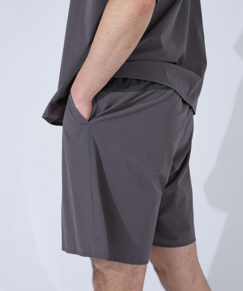 URBAN RESEARCH ROSSO MEN（アーバンリサーチロッソメン）の「メッシュ切替アクティブショーツ（その他パンツ・メンズ・ブラック/チャコールグレー・LARGE/MEDIUM）」の3枚目の写真