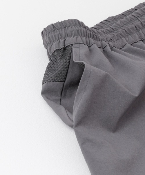 URBAN RESEARCH ROSSO MEN（アーバンリサーチロッソメン）の「メッシュ切替アクティブショーツ（その他パンツ・メンズ・ブラック/チャコールグレー・LARGE/MEDIUM）」の15枚目の写真