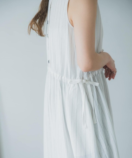 ITEMS URBANRESEARCH（アイテムズ アーバンリサーチ）の「2WAYストライプワンピース（ワンピース・レディース・チャコールグレー/オフホワイト・FREE）」の7枚目の写真