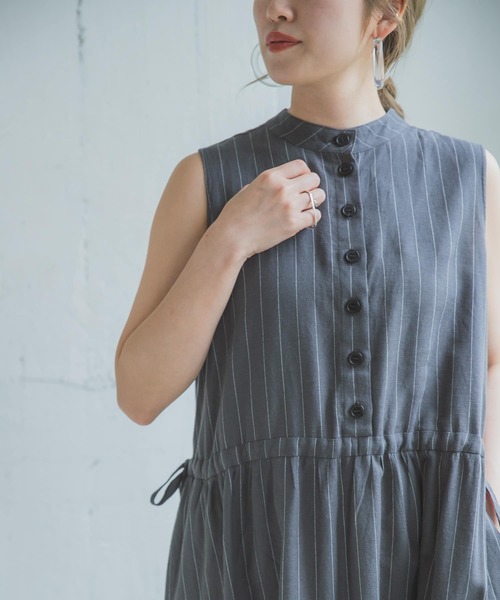 ITEMS URBANRESEARCH（アイテムズ アーバンリサーチ）の「2WAYストライプワンピース（ワンピース・レディース・チャコールグレー/オフホワイト・FREE）」の3枚目の写真