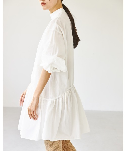 TODAYFUL（トゥデイフル）の「スタンドカラーギャザードレス（ワンピース・レディース・ホワイト/ブラック・36inch/38inch）」の7枚目の写真