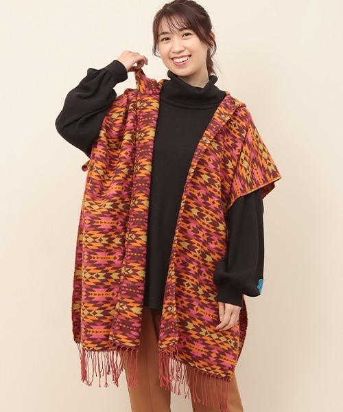 チチカカ(チチカカ)の「フード付きナバホポンチョ(ストール/ショール・レディース・ピンク/カーキ・FREE)」の2枚目の写真