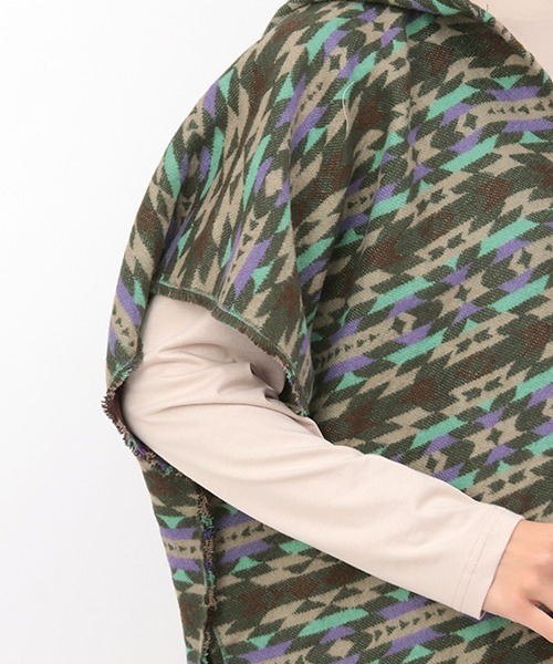 チチカカ(チチカカ)の「フード付きナバホポンチョ(ストール/ショール・レディース・ピンク/カーキ・FREE)」の12枚目の写真