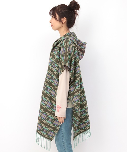 チチカカ(チチカカ)の「フード付きナバホポンチョ(ストール/ショール・レディース・ピンク/カーキ・FREE)」の7枚目の写真