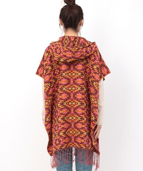 チチカカ(チチカカ)の「フード付きナバホポンチョ(ストール/ショール・レディース・ピンク/カーキ・FREE)」の9枚目の写真