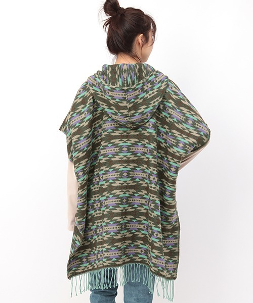 チチカカ(チチカカ)の「フード付きナバホポンチョ(ストール/ショール・レディース・ピンク/カーキ・FREE)」の8枚目の写真