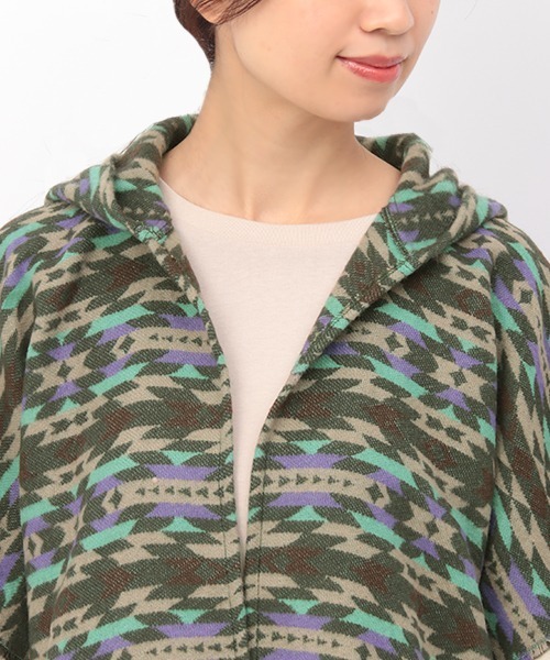 チチカカ(チチカカ)の「フード付きナバホポンチョ(ストール/ショール・レディース・ピンク/カーキ・FREE)」の10枚目の写真