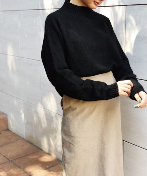 Banner Barrett(バナーバレット)の「ラウンドヘムニットトップス(ニット/セーター・レディース・ブラック/ベージュ/オリーブ/ブルー/レッド・38)」の1枚目の写真