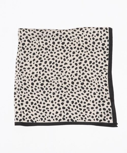 N.(N. Natural Beauty Basic)(エヌエヌナチュラルビューティーベーシック)の「レオパードスカーフ(ストール/ショール・レディース・ホワイト/ベージュ・フリ-)」の3枚目の写真