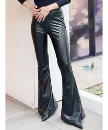フェイクレザーフレアーパンツ