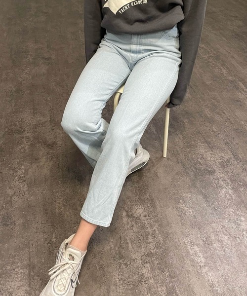 HEYUMM(ヘユム)の「キレイシルエットストレートデニムパンツ(デニムパンツ・レディース・ワンウォッシュ/ライトインディゴブルー/ブラック・SMALL/MEDIUM)」の14枚目の写真