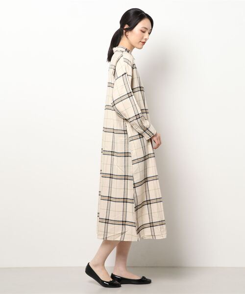 Lugnoncure(ルノンキュール)の「ネルチェックシャツワンピース(シャツワンピース・レディース・ネイビー/パープル/ベージュ・フリ-)」の4枚目の写真