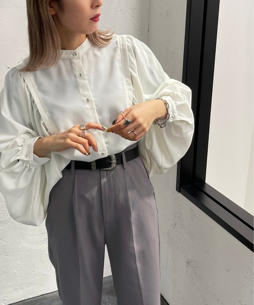 apres jour mignon(アプレジュールミニョン)の「袖ボリュームブラウス【ZOZOTOWN限定アイテム】(シャツ/ブラウス・レディース・ブラック/オフホワイト/ダークブルー・X-LARGE/フリー)」の2枚目の写真