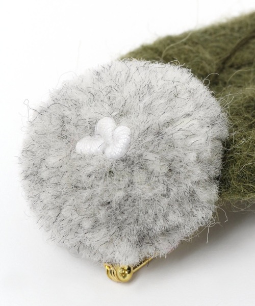 studio CLIP(スタディオクリップ)の「ポンポンフラワーブローチ(ブローチ/コサージュ・レディース・グレー/イエロー・FREE)」の7枚目の写真