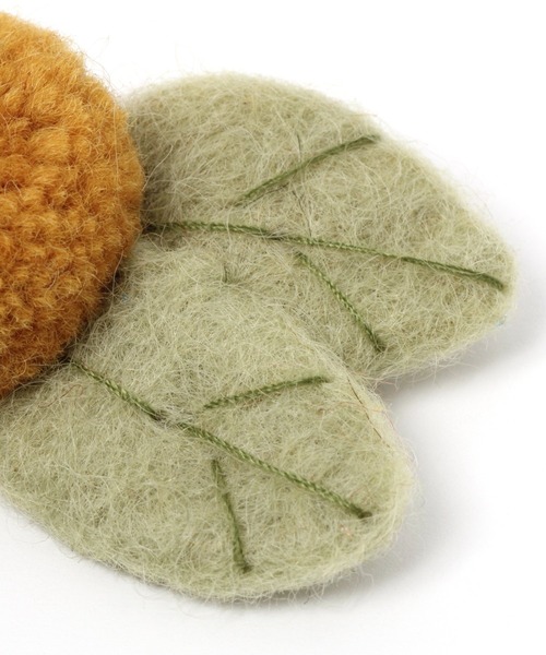 studio CLIP(スタディオクリップ)の「ポンポンフラワーブローチ(ブローチ/コサージュ・レディース・グレー/イエロー・FREE)」の6枚目の写真