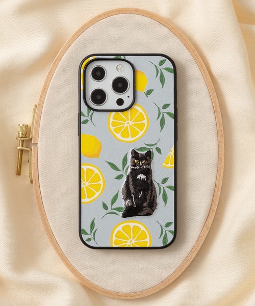 Jubilee（ジュビリー）の「立体刺繍スマホケース iPhone カバー PUレザー【iPhone 7/8/SE/12/12Pro/12 mini/13/13Pro/14/14Pro/15対応】（スマホケース/カバー・レディース・ライトグレー/ブラック/ネイビー/オフホワイト/オリーブ/ダークオリーブ/イエロー/ホワイト×ブルー/ダークブルー/スモークピンク/イエロー×グレー/グリーン/ブラウン・iPhone 12/12 Pro/iPhone 13/iPhone 13 Pro/iPhone 7/8/SE(第2/第3世代)/iPhone 14/iPhone 12 mini/iPhone 14 Pro/iPhone 15）」の12枚目の写真
