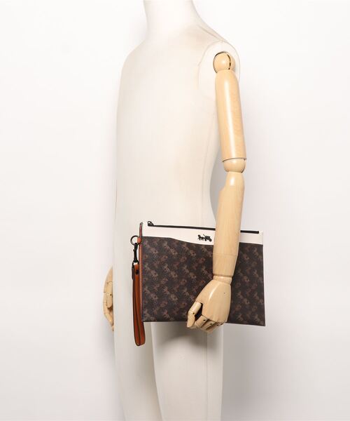 COACH(コーチ)の「ヒッチ ポーチ ウィズ ホース アンド キャリッジ プリント(クラッチバッグ・メンズ・ブラウン系その他・フリ-)」の5枚目の写真