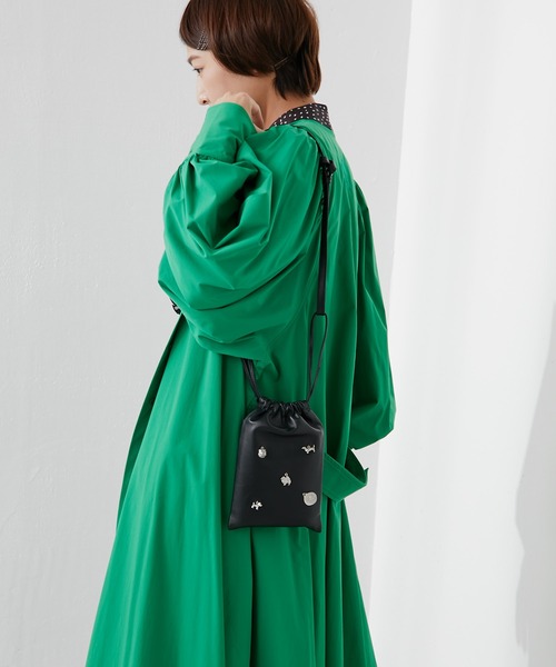 ear PAPILLONNER（イアパピヨネ）の「【Brooklyn Charm(ブルックリンチャーム)×ear】モバイル巾着ショルダーバッグ（ショルダーバッグ・レディース・ブラック×シルバー/ブラック×ゴールド・FREE）」の5枚目の写真